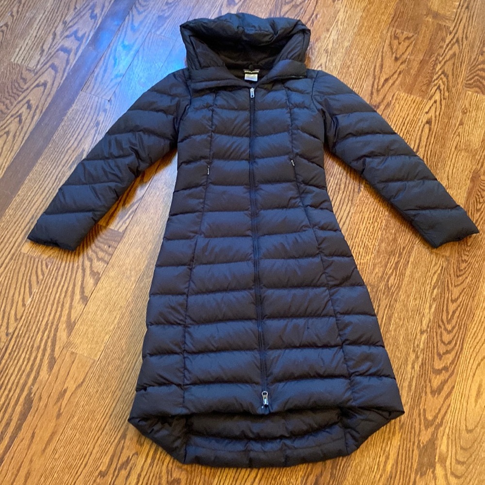 Patagonia Women's Black Hooded Puffer Coat